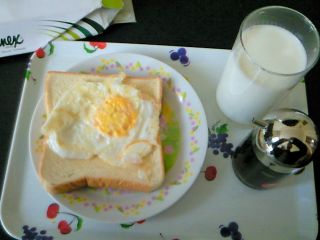 目玉焼きトースト